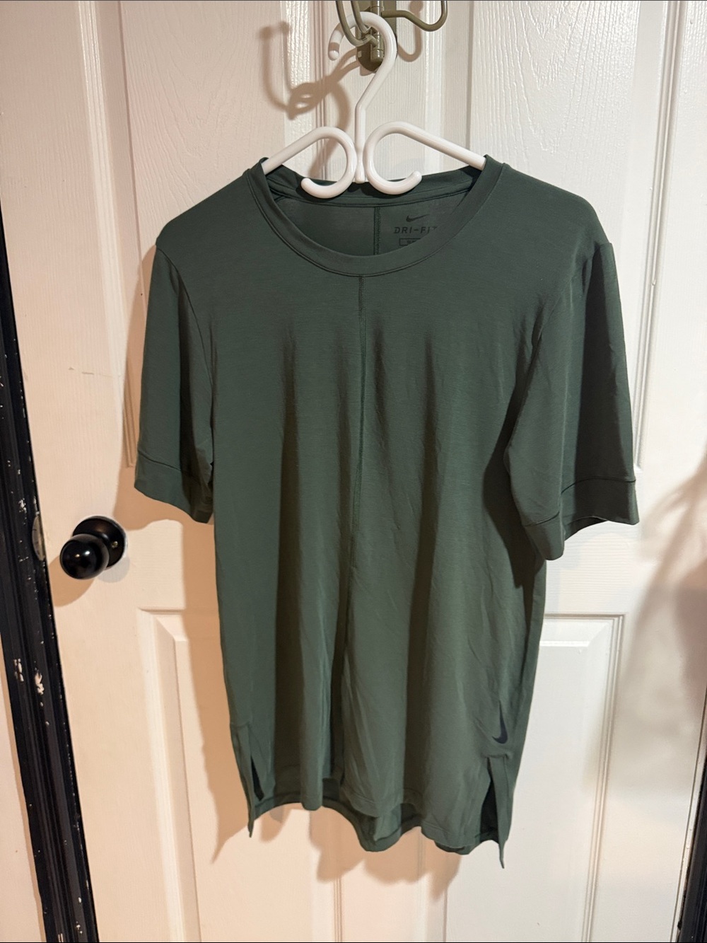 Nike Men's Short Sleeve Crew T-Shirt in Olive